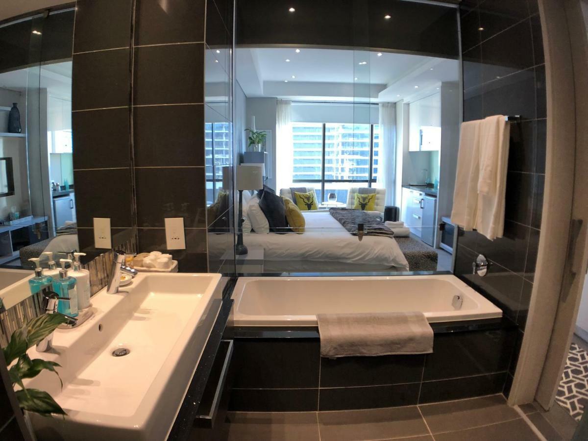 Sandton Skye Suites โจฮันเนสเบิร์ก ภายนอก รูปภาพ